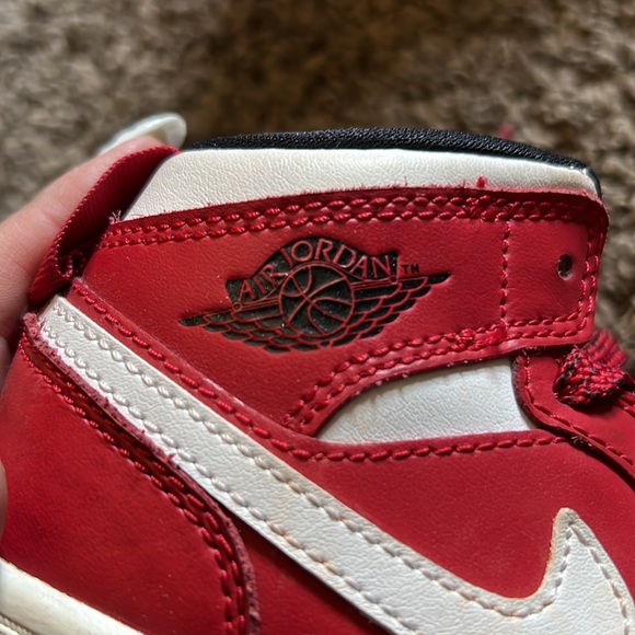 SOLD Awesome red/white kids Air Jordan 1 mid - Picture 2 of 4